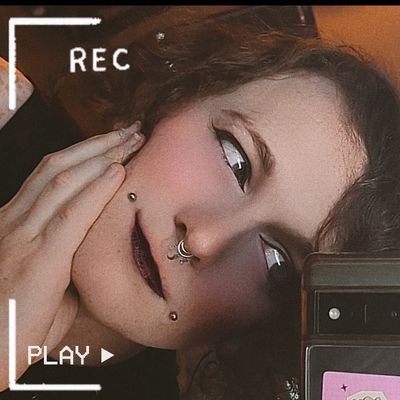 She/her/It/its
I'm literally just a silly lil gal who
loves her friends!!!!