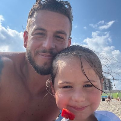 🇵🇷🇺🇸Diehard fan of Knicks🏀49ers🏈Mets⚾️NYR🏒NYC! It’s better to be a WARRIOR in a GARDEN,than a GARDENER in a WAR⚔️ i Coach🏀 i Teach📚 i Love It ❤️