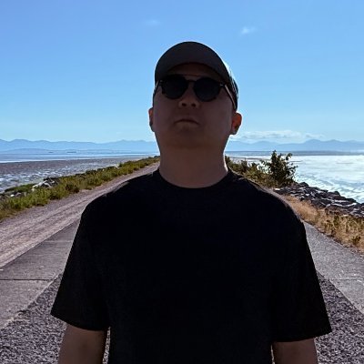 HalfBloodSimon's profile picture. Half boold, half electirc robot.