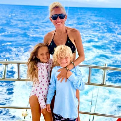 LeaderBookFL's profile picture. Advocate | Educator | Mom | @flsenatedems Senate Democratic Leader 2021-24 | Learn more: https://t.co/dwQtYPIQy2