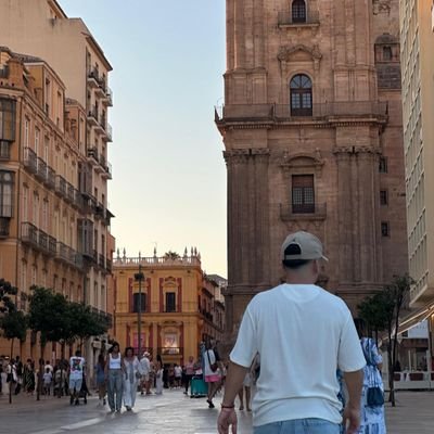 dandome buena vida porque la mala me la vacile😅
casi siempre escucho música y publico frases 😆