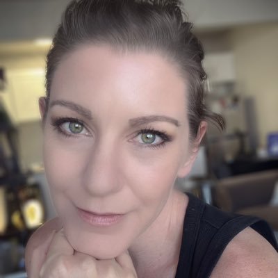 MILF Goddess👑, b/g, g/g and fetish actress, producer. ✈️ NYC 9/3, 10/14✈️sweetlyash@gmail.com to book https://t.co/vVnmbY2G2j