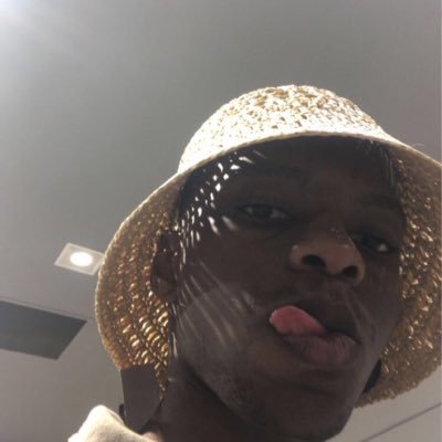 TanyarChikumba's profile picture. I see humans, but no humanity