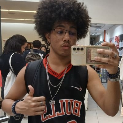 Tudo_e_xandri's profile picture. um gay qualquer que devora livros e escuta música, e tá bem puto no DQF 🫦