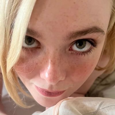 notsephanie's profile picture. ex-tweeter, full time lesbian