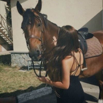 late_82's profile picture. "على أمل أن تمُر هذه الأيام بسلام"