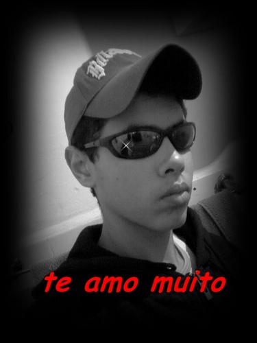 Sou assim as vezes chato sou amigo brincalhão gosto de curti a vida e solteiro add ai http://t.co/67k6XSIQw0