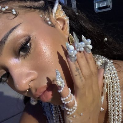 yapping, napping, and snacking || artist & multiāš½šŖæš· || sophiaās eyebrows enthusiast