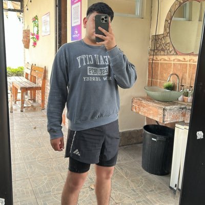 kevjosh98's profile picture. Daydreamer (@Adele) | ♍