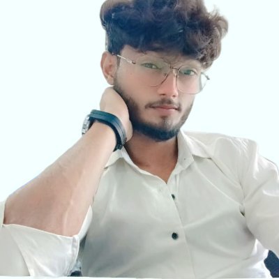 Video Editor & Motion Designer @Legitthq
Crafting clarity from chaos | Clean cuts. Sharp stories.
Passionate about startups and creating meaningful impact.