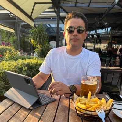 Sharabank35's profile picture. 