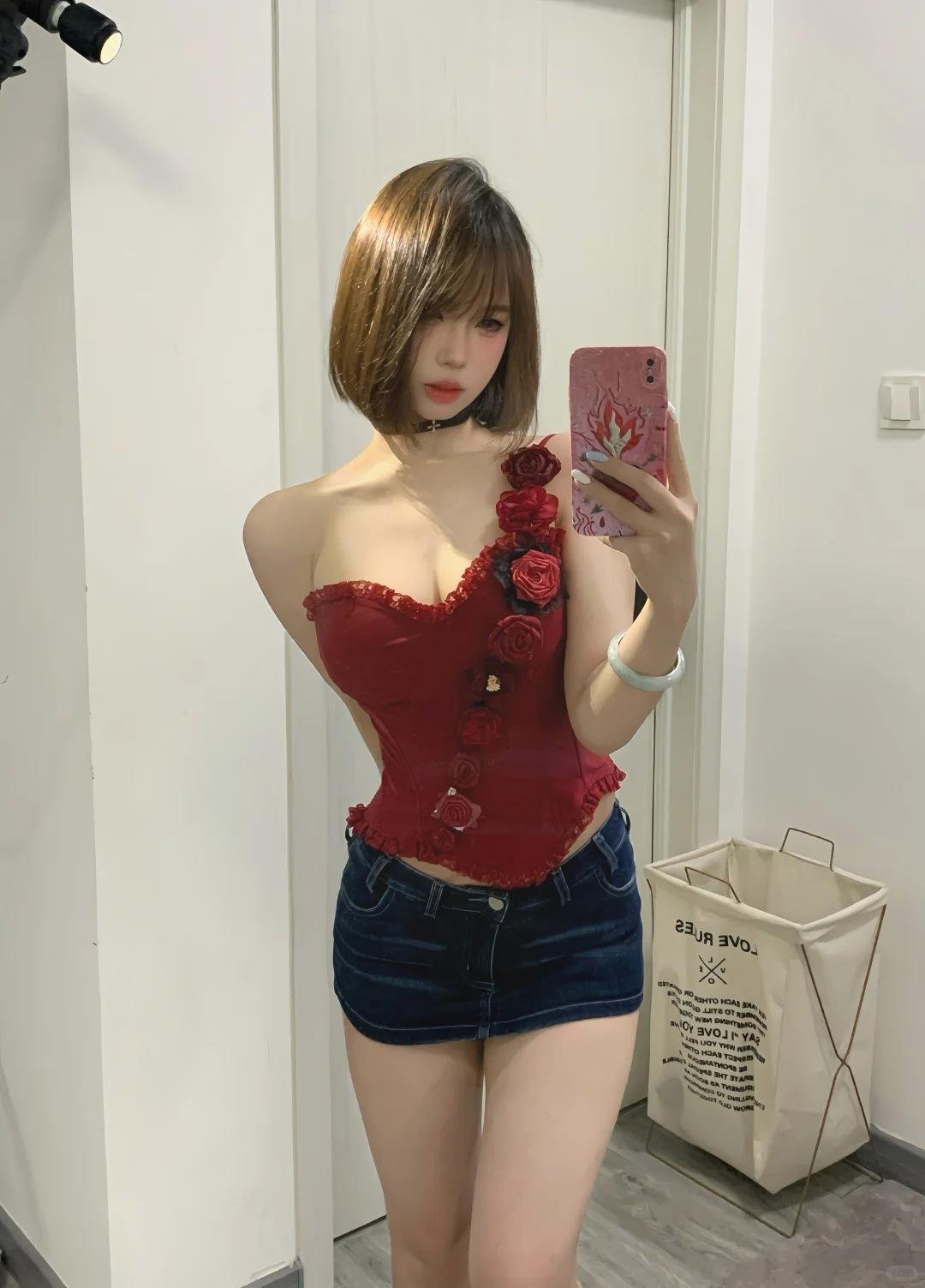 セクシーな衣装、セクシーなポーズ
フォロー➕♡押した人にDMします