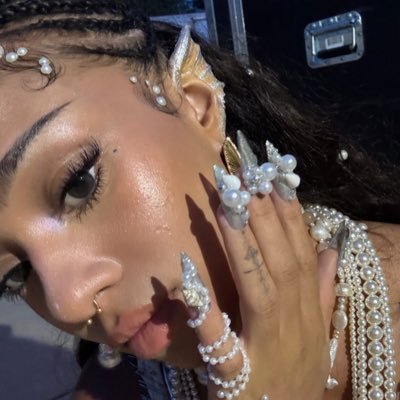 rnzvale's profile picture. 