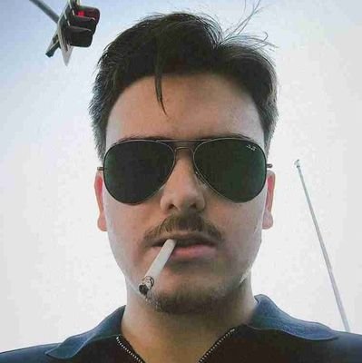 Patria, Unidad, Justicia y Solidaridad. ♰
Estudiante de ADE y Relaciones Internacionales, pseudoescritor y autónomo