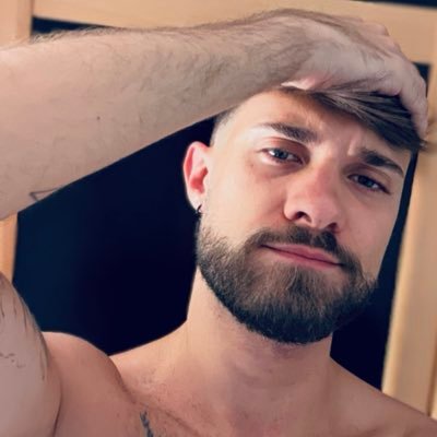 ianverrando's profile picture. No sé de dónde soy ni a dónde voy, pero le estoy haciendo caso al psicólogo al dejar fluir 🍂  cuenta privada @nayverreando