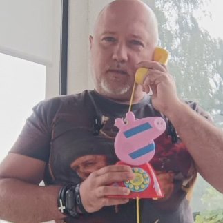 Zwykły człowiek. Polak. Protestant. Zawodowo zajmuję się BHP i PPOŻ. Płacę podatki więc komentuje politykę - TikTok:komentarze . Prawe skrzydło - bez sekty.