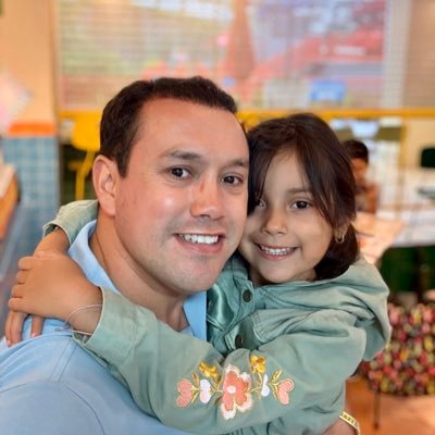 Humanista, Lic. en Derecho, Diputado Local 2015-2018, Presidente de Tejupilco 2019-2021.