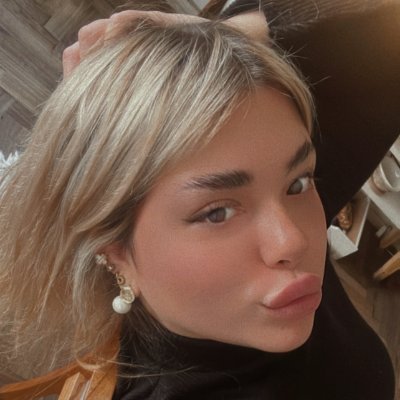 22, blonde, & dripping with sugar
NH sweetheart by day, your wildest fantasy by night 😈
Free link and find out how bad I really am👇