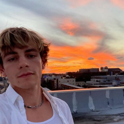 realrosslynch_'s profile picture. 