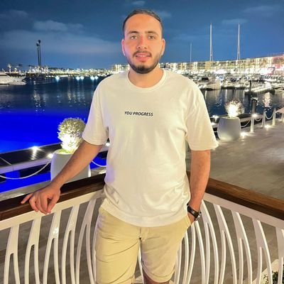 كلنا كالقمر لنا جانب مظلم🖤