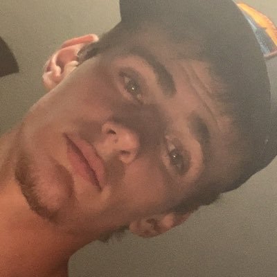 20yo, single so hmu plz, I smoke, I get down, freaky ash, I sell content an facetime sex vids, need girls to fuck an out on OF plz!!!