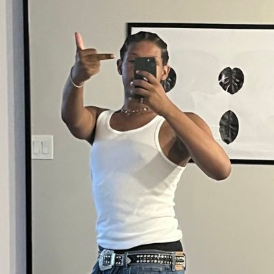 mikeyhewrote's profile picture. top 0.1%.