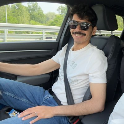 aks_330's profile picture. لا إله إلا الله، لكل شيء مثيل إلا أمي ♥️