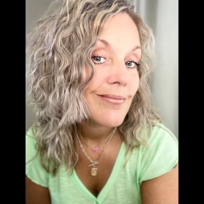 🌻40 and I am engaged. I have a 18 year old son. I deal with Lupus,Thoracic Outlet Syndrome. I enjoy older music from 60s,70s,80s & some 90s mostly rock.