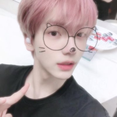 Cwy0709's profile picture. 𓏲˖🐰 ‧₊˚🍽️⌇ ༘◟💭 ✧