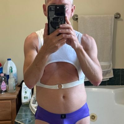 underwearmodel9's profile picture. 50ish kind Gent from 🇨🇦