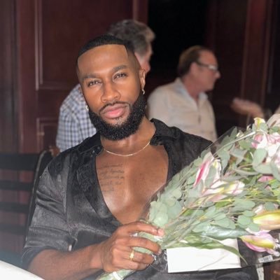 IG: Its_him25 Anime lover (don’t say you watch anime if you only watch it dubbed) 😂