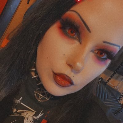chicago • bimbogoth • momma to be • horror + macabre • pro wrestling enthusiast
