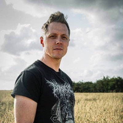 Papa to 3
Musician: @shaihulud | Sarhaed | The Black Atlantic
Ultra Runner & Coach
Head of Fundraising & Partnerships @chessinslums
ex @chessable CEO