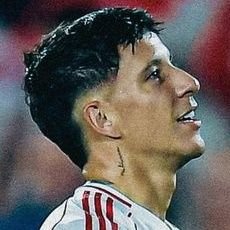 • de cáncer como messi y de la tierra del dibu 🏖️ • cada tanto escribo un fic 📝