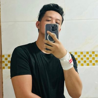 199* / ♊️ / Gamer / Engineer / Pokemon Trainer / •-• / 5’11 /