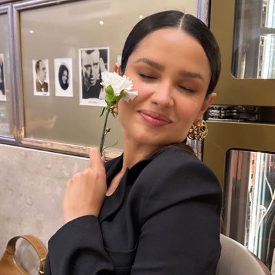 iaamdash's profile picture. amor e imaginação podem mudar o mundo.