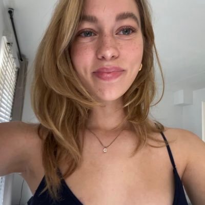 jennifervonRo's profile picture. I write about the Journals and books for growth, healing, and self-awareness.
Helping you reflect, realign, and heal one page at a time.