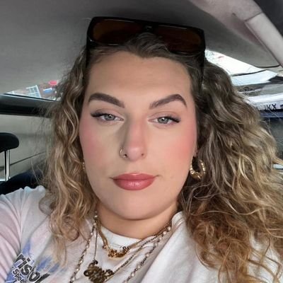 thomps122's profile picture. ✝️ 💜 🛐