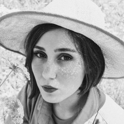 shirintlbl's profile picture. |تو به آنچه نباید بسیار می‌اندیشی...|