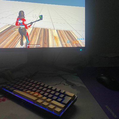 qunix220680's profile picture. CHASE MONEY, not girls