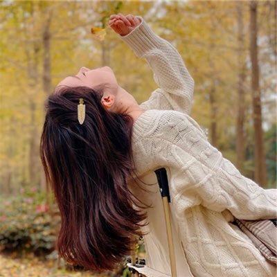 e6B099k779HlX's profile picture. breathing softly with sunset walks 🧡🌷🎐