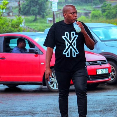 Skhurizz1's profile picture. I’m a critic of note, i speak my mind and not influenced easily #njunju#Football Football Politics Music