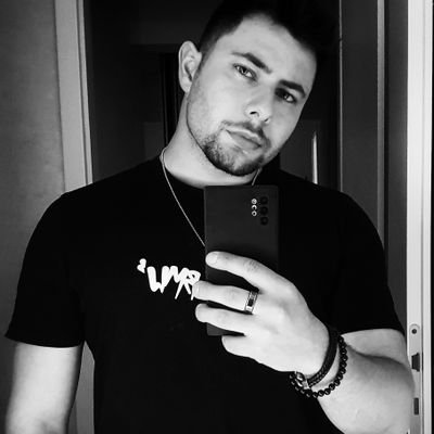 dellunavo's profile picture. Ųnīmpręssėď     
//
Lʊֆτ wɨτɦօʊτ ǟ τօʊ¢ɦ օʄ pօɛτʀʏ ɨֆ ʋʊʟɢǟʀ
//