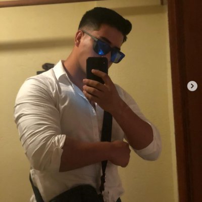Interesado en el arte y los viajes. Con mente abierta y sentido del humor sin artificios. Cuido cuerpo y mente. Valoro la libertad, el respeto y las conexiones