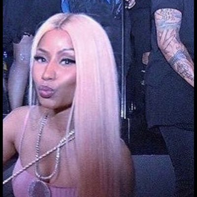 lifewlella's profile picture. He like the way I smell, PF2 ♛