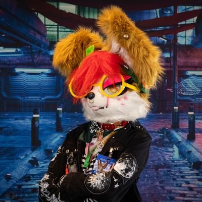 𝖡𝖺𝗋𝗄𝗌 𝗂𝗇 🇩🇪 & 🇬🇧 || Badge Collector ✨ || 𝖶𝗂𝖿𝖾 𝗍𝗈 @Lux_McRae 💍♥️ || 𝖭𝖾𝗑𝗍 𝖢𝗈𝗇: @eurofurence ✌🏻