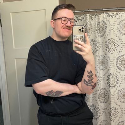 Anti-capitalist. I’m here for you 🥰 ig: Dillongeroux