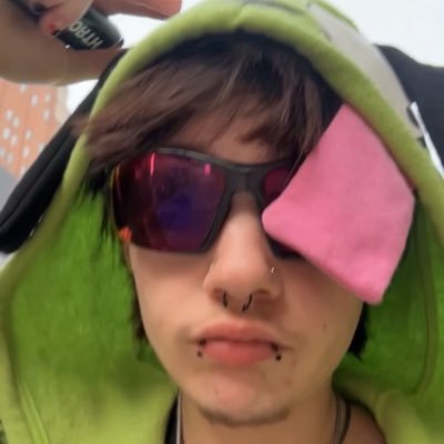 it/he ⚧︎ 21 | genderfucked dogboy loser & cringe enthusiast
