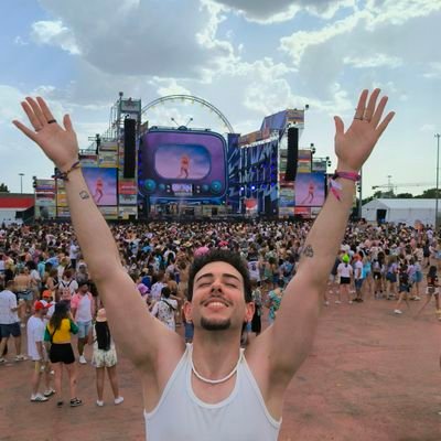 Community Manager de la vida 📱
Músico y eurofan 🎶