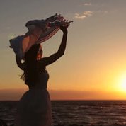 Painter, part time model, joined the cryptocurrency industry in 2019, and is a DeFi mining enthusiast